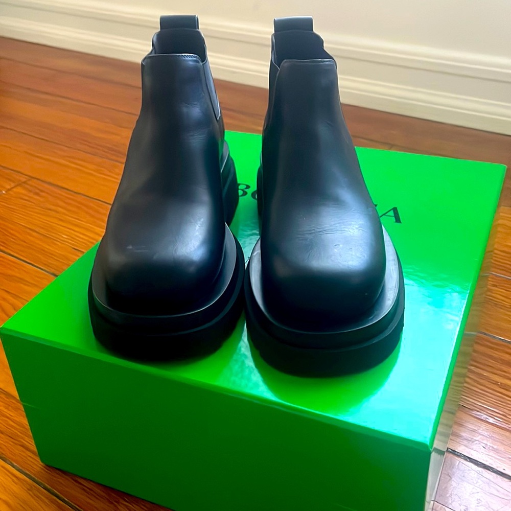 Chelsea boots size 35